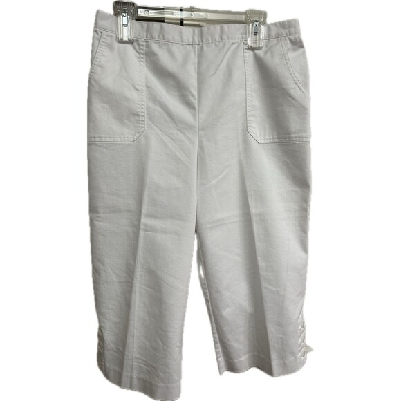 Alfred Dunner Women's Capri Pants Casual Pull On White Pockets Buttons Size 14 - Picture 1 of 3